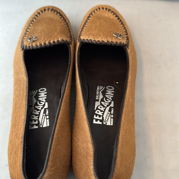 Ferragamo Salvatore women’s size 6 Elegant Tan Loafers - Picture 6 of 7